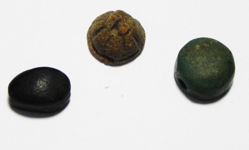 Acropolo. ANCIENT EGYPT, NEW KINGDOM LOT OF 3 SCARABS. 1400 - 1200 B.C ...