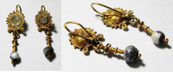 Picture of ANCIENT ROMAN GOLD PAIR OF EARRINGS WITH GLASS BEADS. 100 - 200 A.D