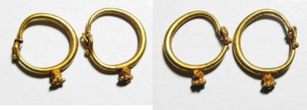 Picture of ANCIENT ROMAN PAIR OF GOLD EARRINGS. 100 - 200 A.D