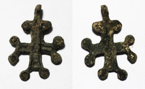 Picture of ANCIENT BYZANTINE. NICE BRONZE OR SILVER? CROSS 800 - 1000 A.D