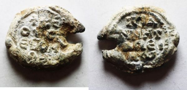 Picture of BYZANTINE. 1oth-11th century. Lead bulla (27mm, 12.04g). Obverse: THЄ / OYC / ЄΘOH/ OΘ. Reverse:  IωΔ  / NNHΓ /OPЄI / Nω.