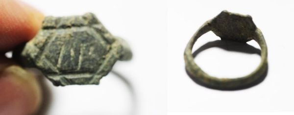 Picture of ANCIENT ROMAN BRONZE RING. PSUEDO-SCRIPT? . 100 - 300 A.D