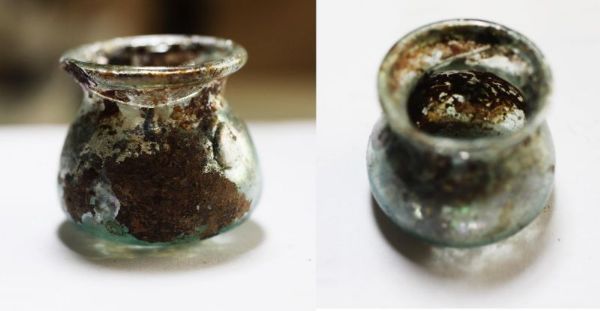 Picture of ANCIENT ROMAN GLASS VESSEL. 200 - 300 A.D