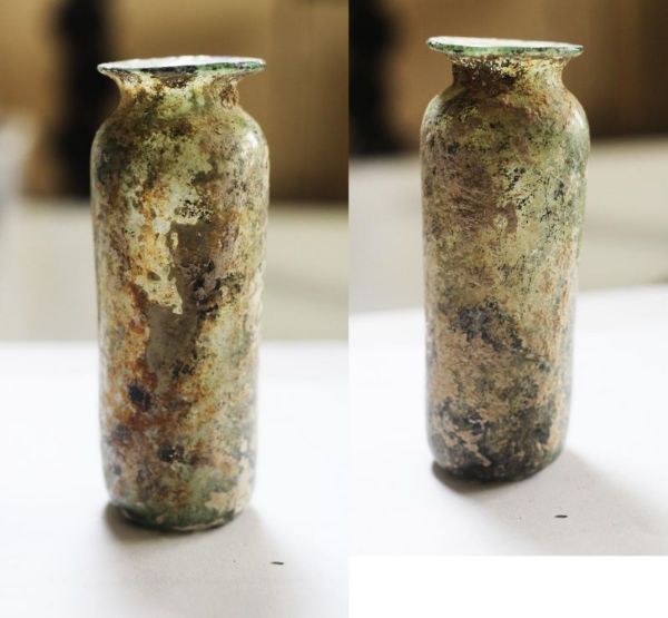 Picture of ANCIENT ROMAN GLASS VESSEL. 200 - 300 A.D