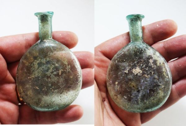 Picture of ANCIENT ROMAN GLASS VESSEL. 200 - 300 A.D