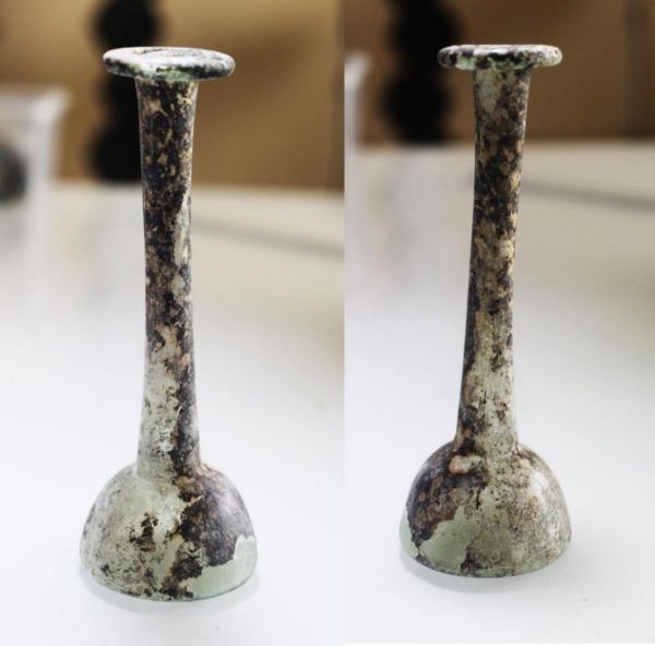 Picture of ANCIENT ROMAN GLASS VESSEL. 200 - 300 A.D