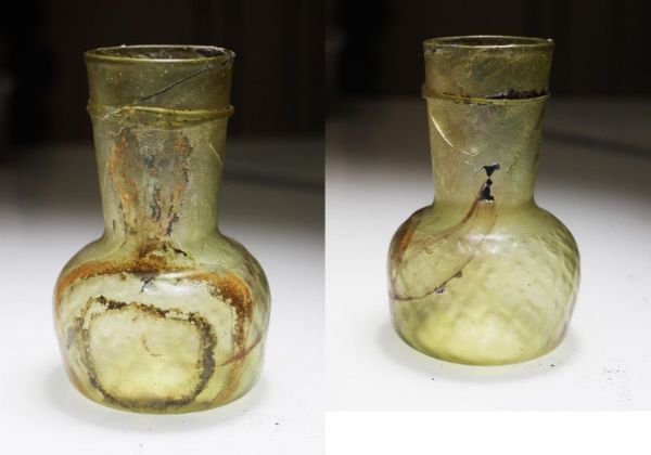 Picture of ANCIENT ROMAN GLASS VESSEL. 200 - 300 A.D