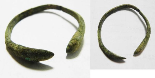 Picture of HOLY LAND. IRON AGE BRONZE BRACELET WITH SNAKE HEADS. 800 B.C