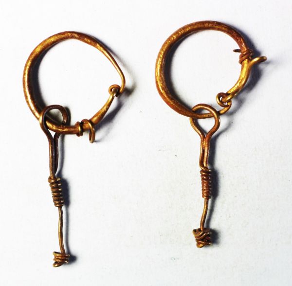 Picture of ANCIENT  ROMAN GOLD EARRINGS (2PCS). 100 - 200 A.D