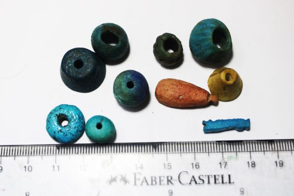 Picture of ANCIENT EGYPT - LOT OF FAIENCE BEADS. NEW KINGDOM. 1400 - 1200  B.C