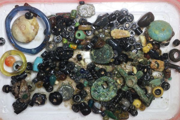 Picture of ANCIENT BYZANTINE BEADS AND BRONZE CROSSES. 1000 A.D