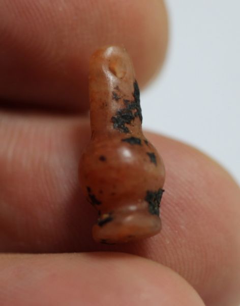 Picture of  ANCIENT EGYPT.  18th DYNASTY AGATE POPPY SEED BEAD. 1400 B.C