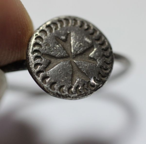 Picture of ANCIENT BYZANTINE SILVER RING. 800 - 1000 A.D. CROSS    LARGE SIZE - JORDAN