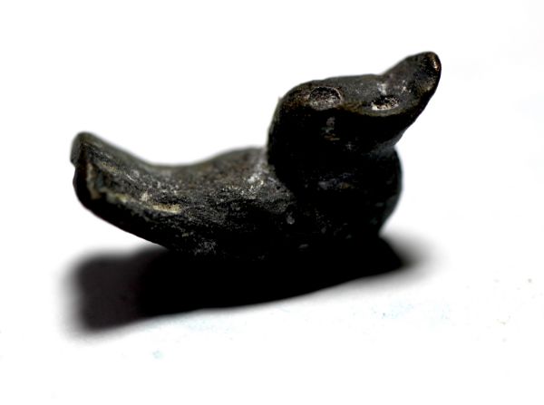 Picture of ANCIENT IRON AGE ZOOMORPHIC BRONZE WIGHT. DUCK. 1200 - 900 B.C