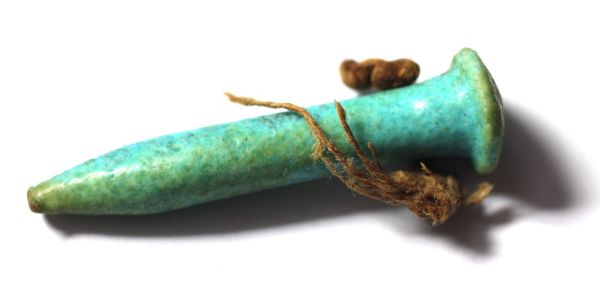 Picture of ANCIENT FAIENCE PAPYRUS SCEPTER AMULET WITH THE ORIGINAL STRING. 600 - 300 B.C