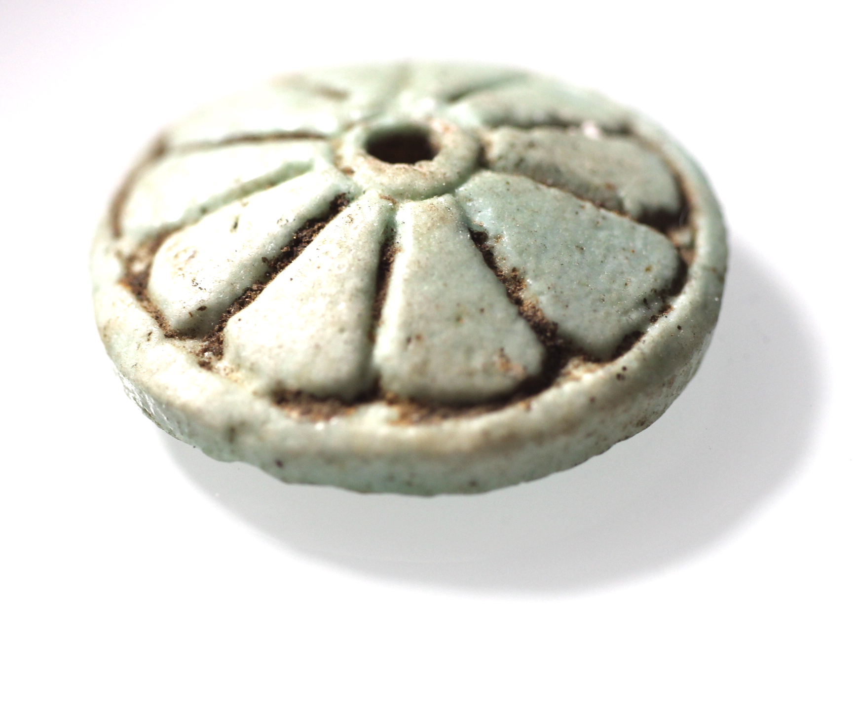 Acropolo. ANCIENT EGYPT. BEAUTIFUL FAIENCE ROSETTE. 600 -300 B.C