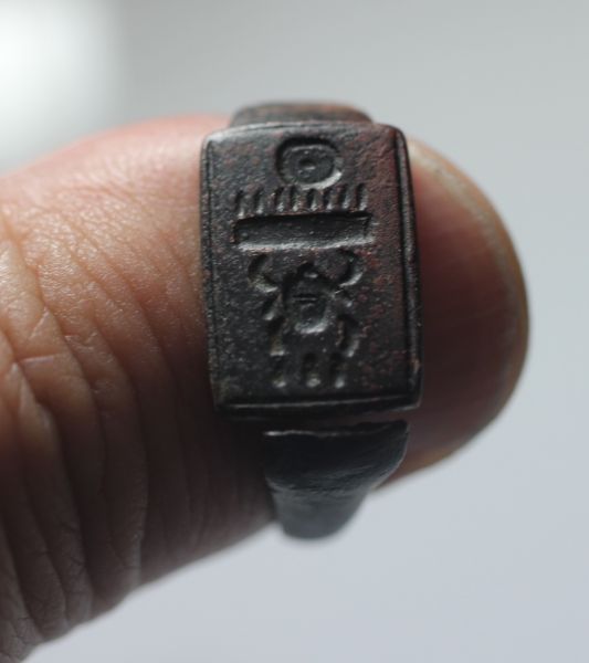 Picture of ANCIENT EGYPT. BRONZE RING WITH THUTMOSE IV'S NAME. 1400 B.C