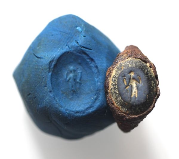 Picture of ANCIENT EGYPT. ROMAN IRON RING WITH STONE INTAGLIO