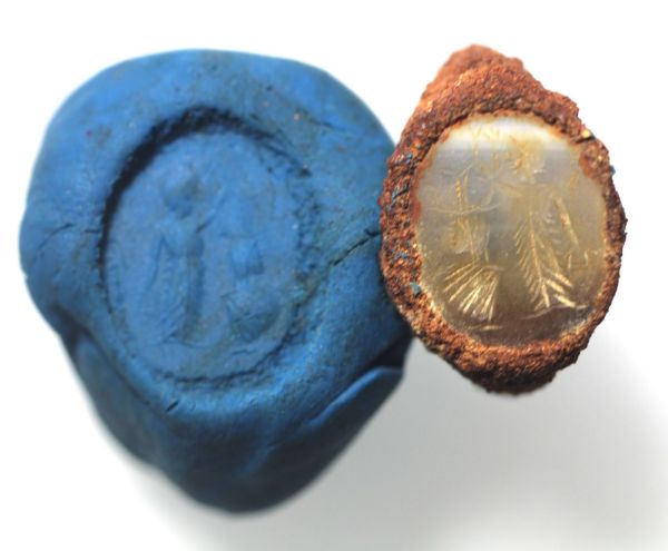 Picture of ANCIENT EGYPT. ROMAN IRON RING WITH STONE INTAGLIO