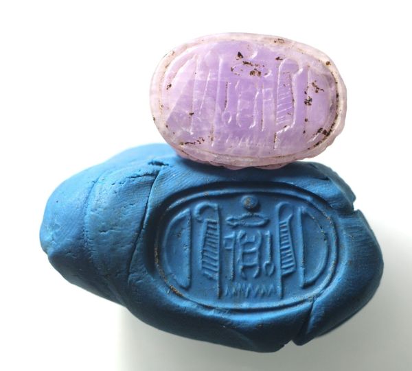 Picture of ANCIENT EGYPT. LARGE AMETHYST SCARAB . WITH THE NAME OF THUTMOSES II (4TH PHAROE OF THE 18TH DYNASTY). 15TH CENTURY B.C